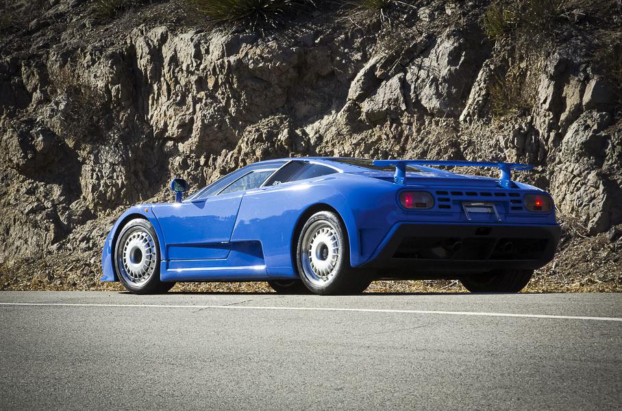 Bugatti EB110 - один из наиболее интересных автомобилей 1990-х