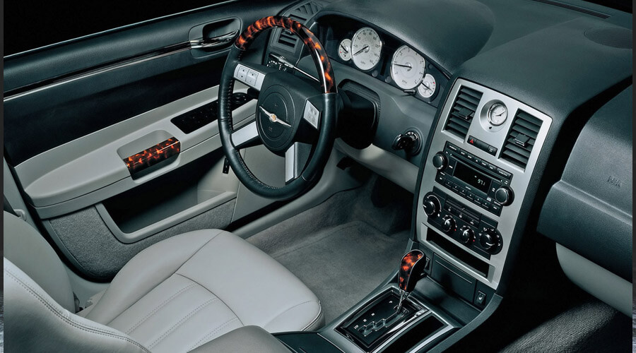 2005 Chrysler 300C Interior