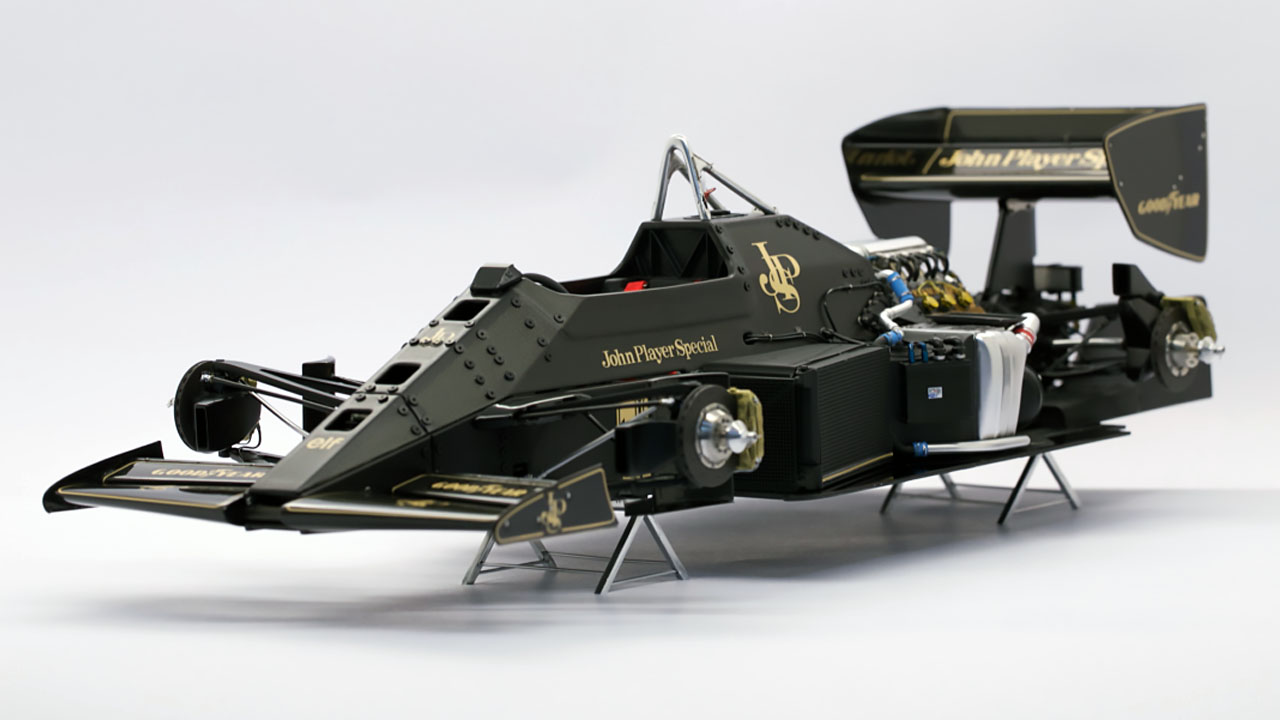 Разобранный гоночный болид Lotus 97T - 1985