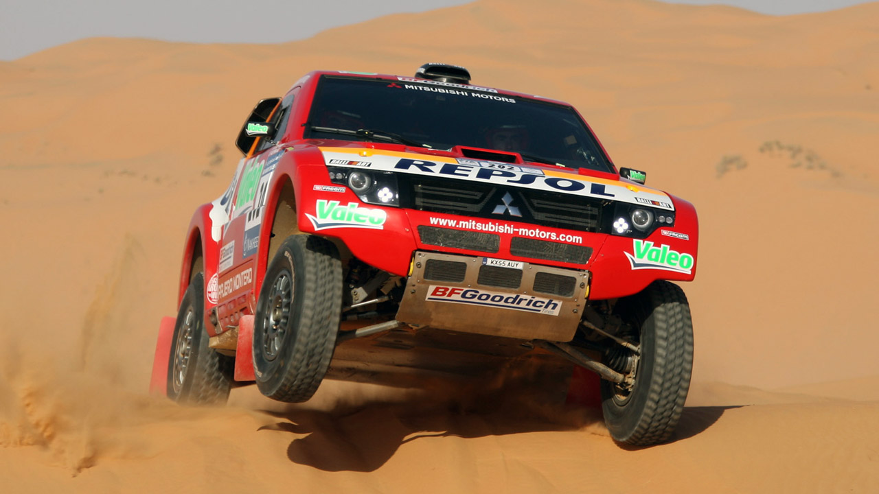 Pajero Evolution Dakar Rally Raid - 2003 в ливрее Repsol