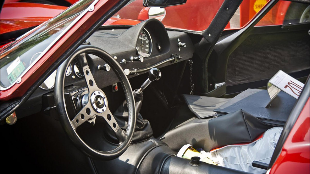 Интерьер Alfa Romeo GIULIA TZ2 ZAGATO - 1965