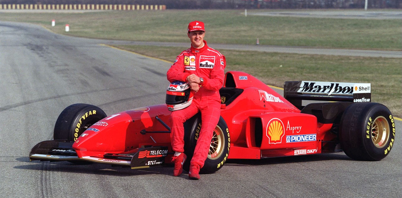 Михаэль Шумахер возле болида Ferrari
