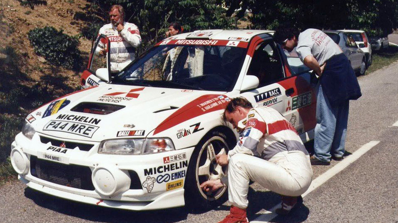 Томми Мякинен и Сеппо Харьянне Ralliart Mitsubishi Lancer Evolution IV WRC