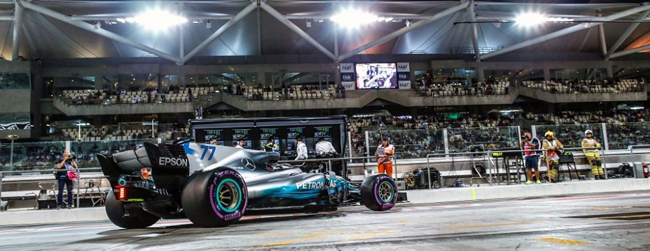Mercedes F1 на Yas Marina Circuit